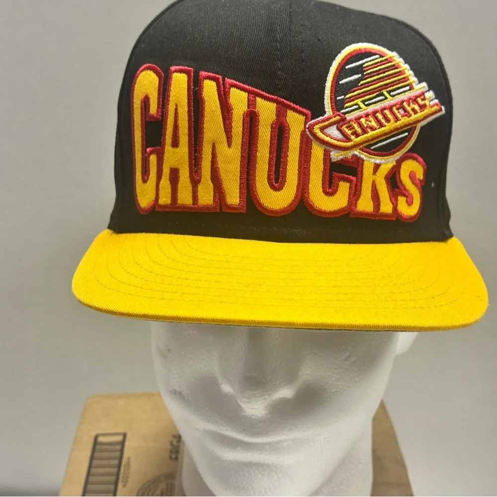 New Era- Men’s Vancouver Canucks Snapback Hat - Black and Yellow